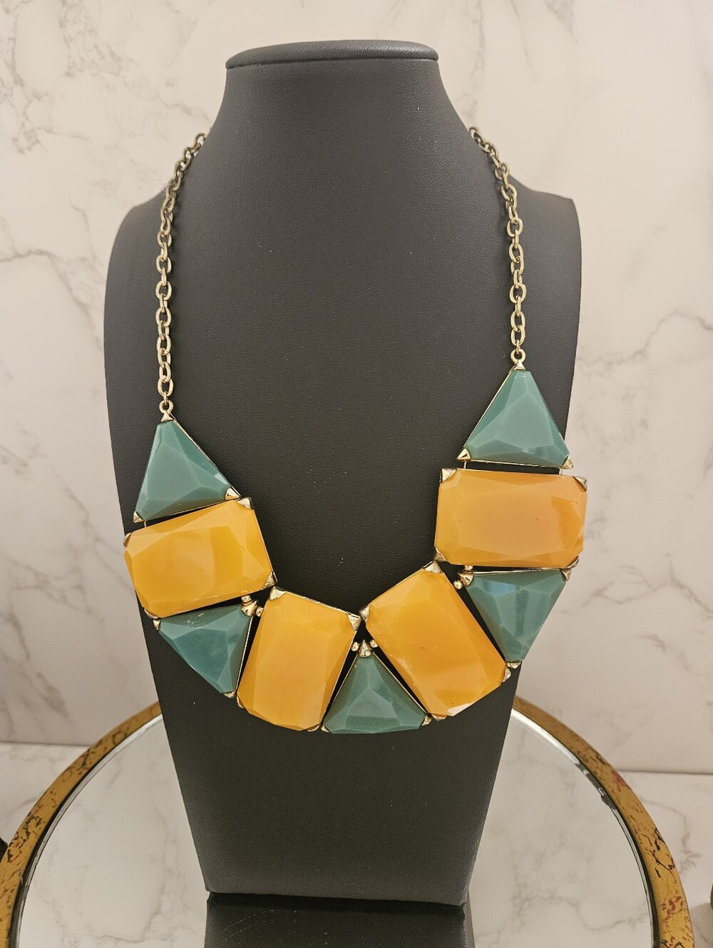 Nwt VINTAGE Geometric Green And Butterscotch yellow Necklace